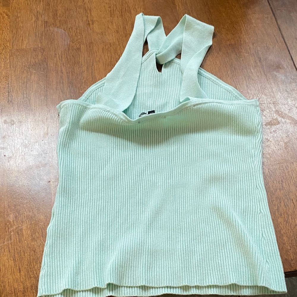 Stylish Ribbed Halter Top - Picture 3 of 5